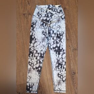 OFFLINE By Aerie Leggings ☆Size med☆ NWT